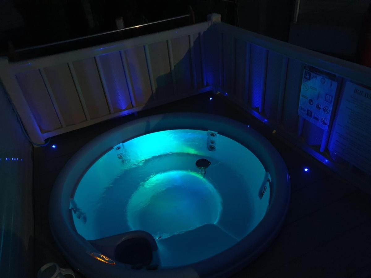 Relaxing Breaks With Hot Tub At Tattershal Lakes 3 Bedroom タターズホール エクステリア 写真