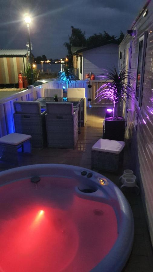 Relaxing Breaks With Hot Tub At Tattershal Lakes 3 Bedroom タターズホール エクステリア 写真